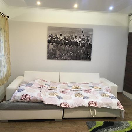 Rabbit Apartman Mosonmagyarovar Bagian luar foto