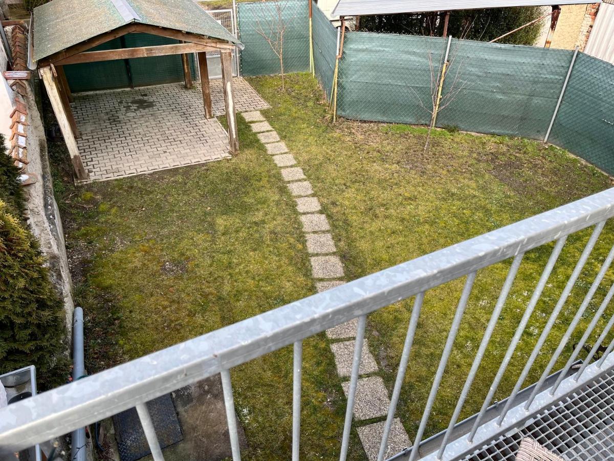 Rabbit Apartman Mosonmagyarovar Bagian luar foto
