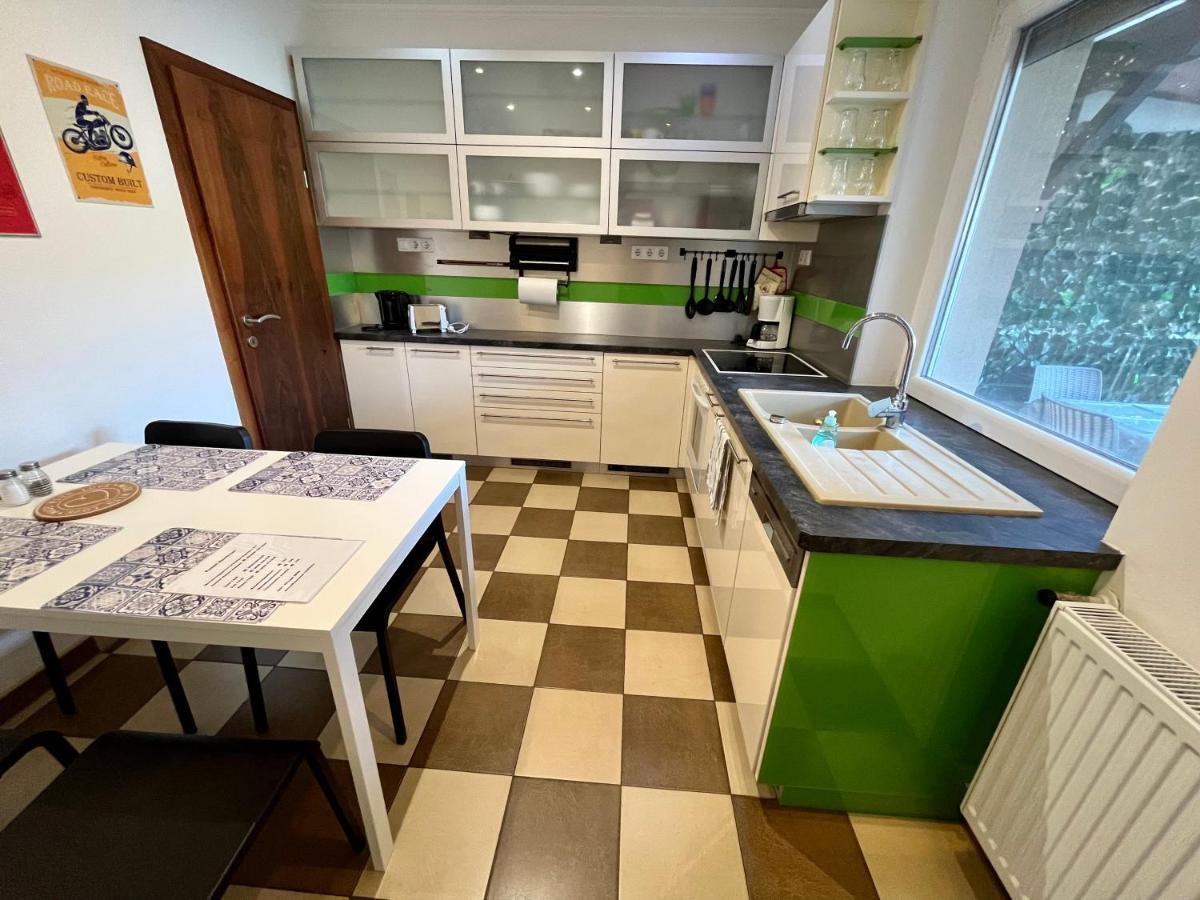 Rabbit Apartman Mosonmagyarovar Bagian luar foto