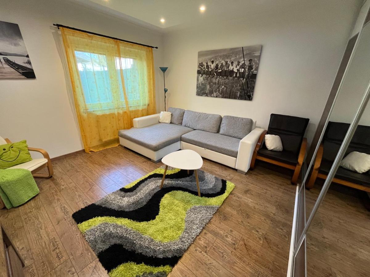 Rabbit Apartman Mosonmagyarovar Bagian luar foto