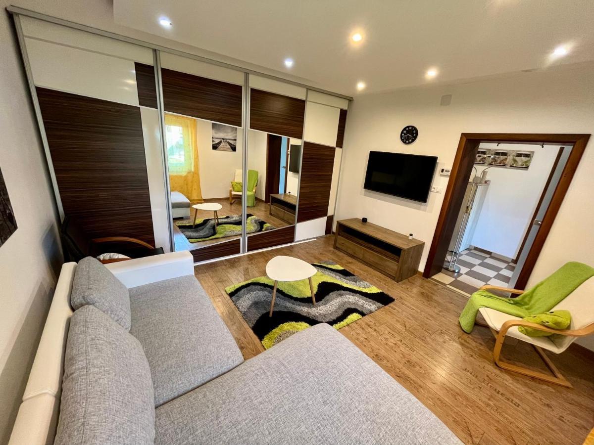 Rabbit Apartman Mosonmagyarovar Bagian luar foto