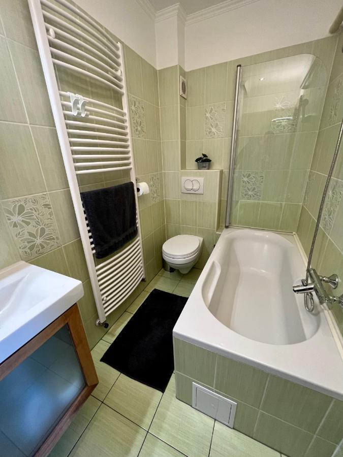 Rabbit Apartman Mosonmagyarovar Bagian luar foto