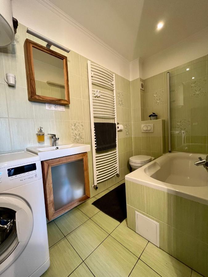 Rabbit Apartman Mosonmagyarovar Bagian luar foto